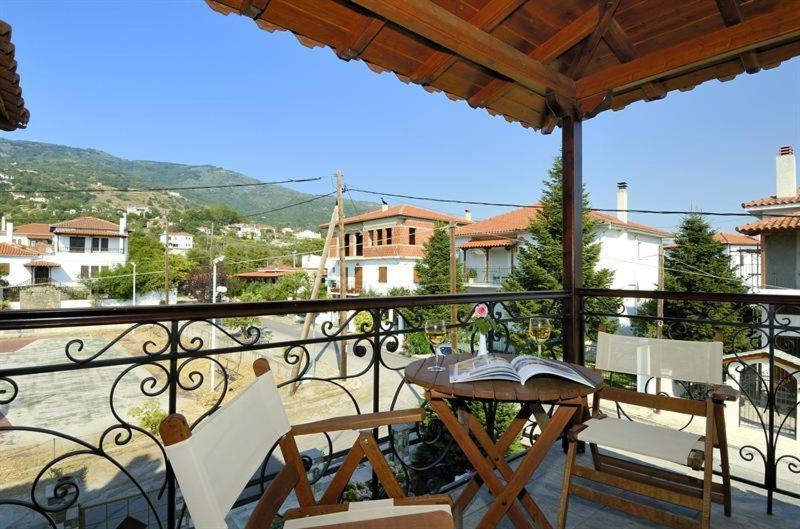 Iatrou Guesthouse Portaria  Room photo